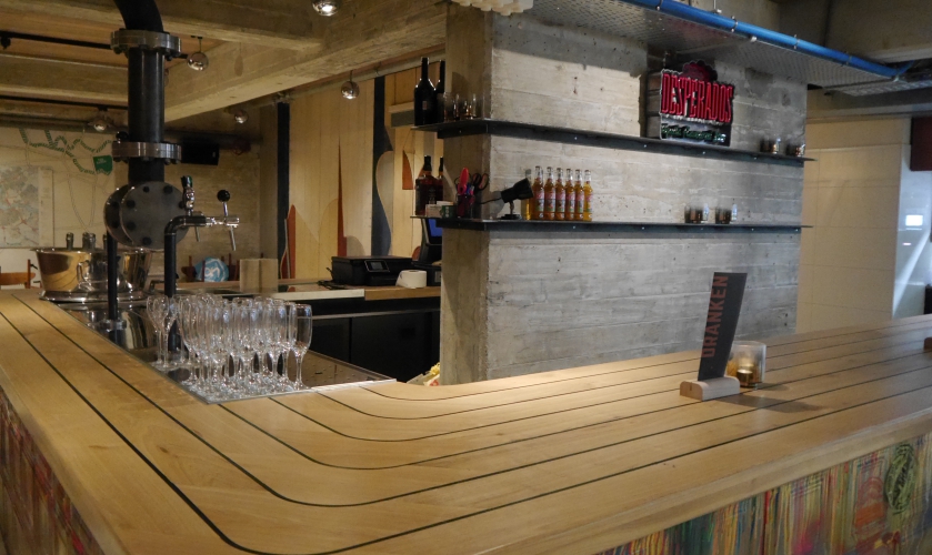 Meisjes aan de Maas gaan op stap: nieuwe hotspot Thoms